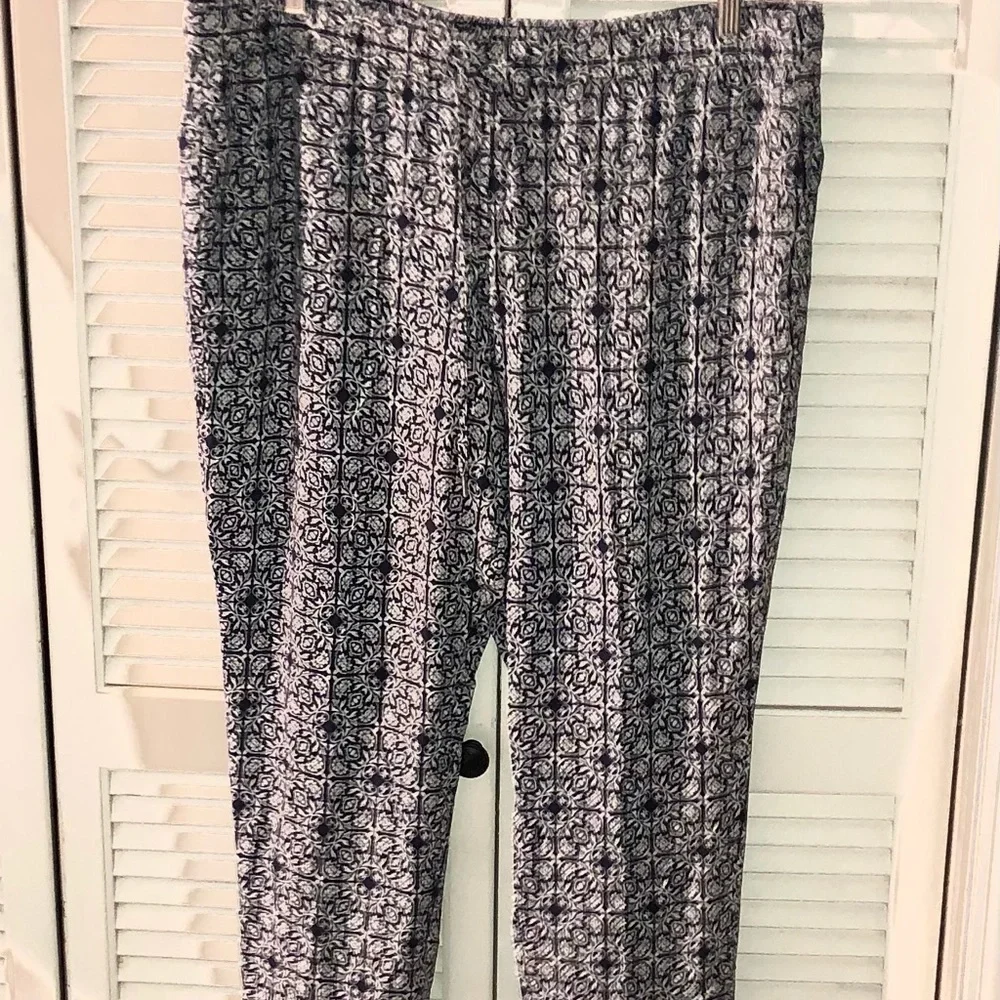 Skye’s The Limit blue & white XL - Picture 3 of 6